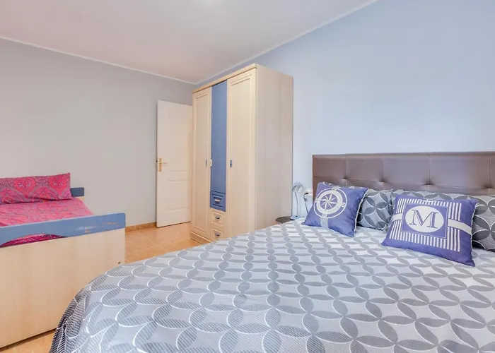 Deluxe Apartment *
